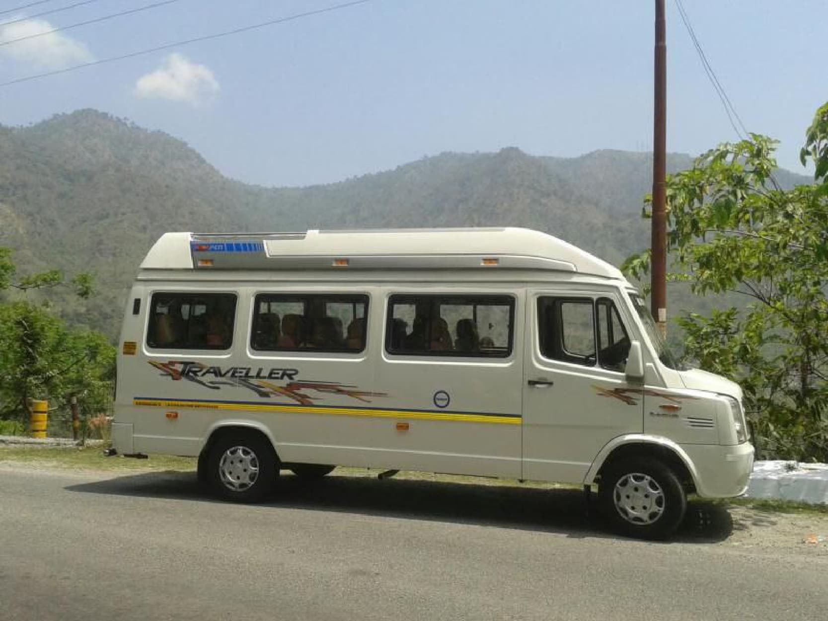 16 Seater Tempo Traveller